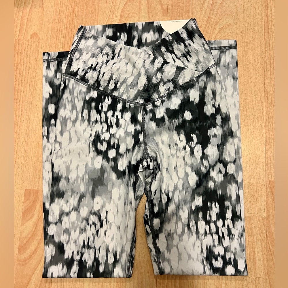 Offline by Aerie Black/Gray 7/8 Hi-Rise Small Leggings